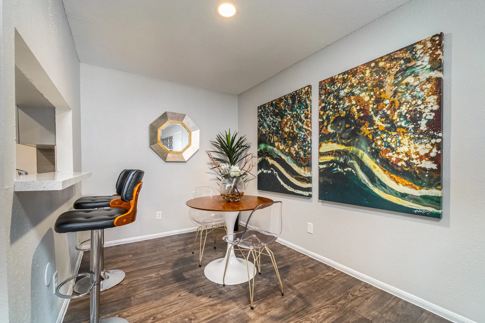 Establishment — Dining area
